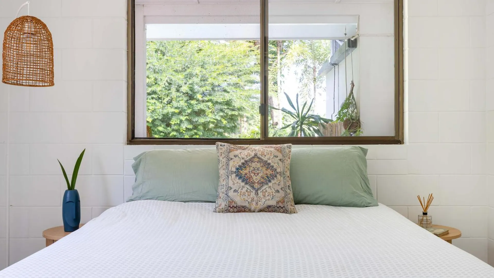 Rainforest Retreat In Bamboo Miallo